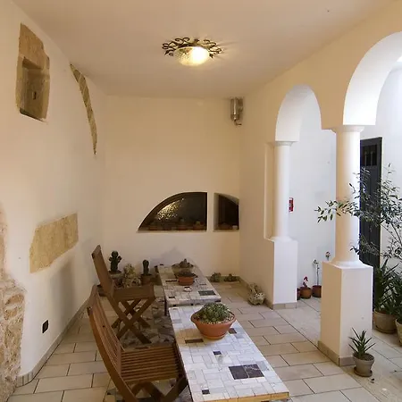Bed & Breakfast Altrov'e Parabita