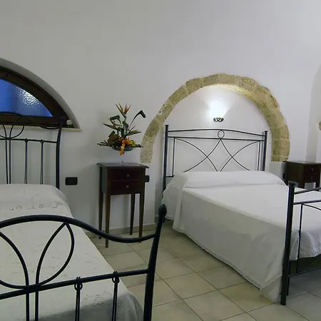 Altrov'e Bed & Breakfast Parabita